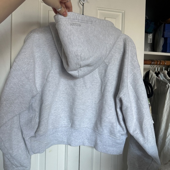 Cropped Aritzia zip hoodie - Picture 5 of 6
